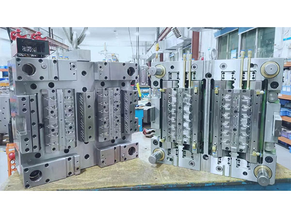 Multi-cavity Plastic injection molds  (15)