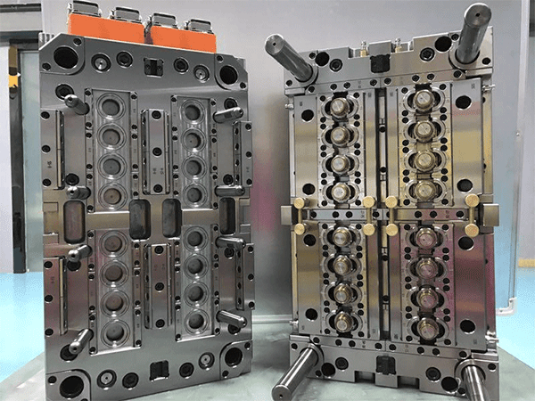 Multi-cavity Plastic injection molds  (18)