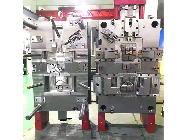 Plastic injection molds  (17)