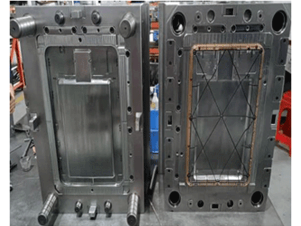 Plastic injection molds  (3)