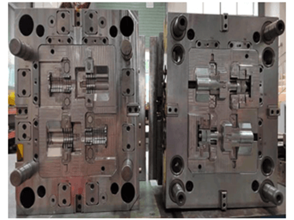 Plastic injection molds  (5)