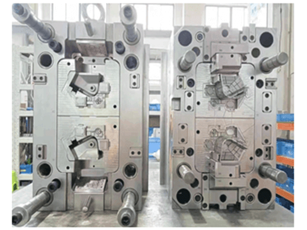 Plastic injection molds  (6)