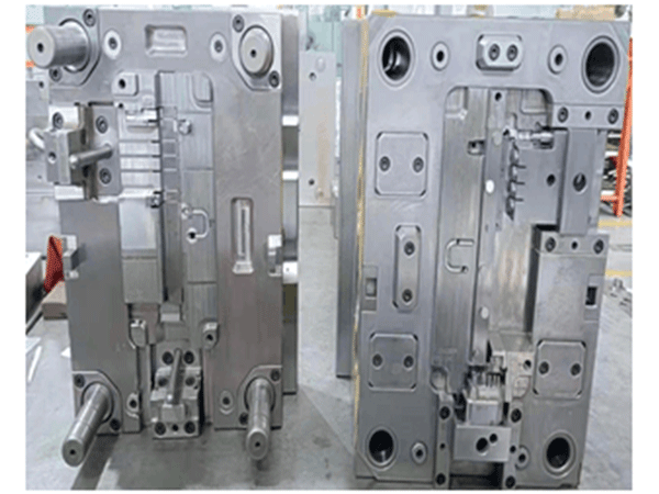 Plastic injection molds  (7)